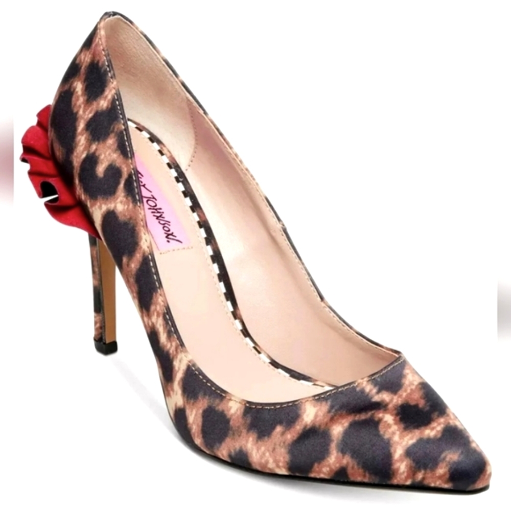 Betsey Johnson Harbur pumps animal print women's size 6.5